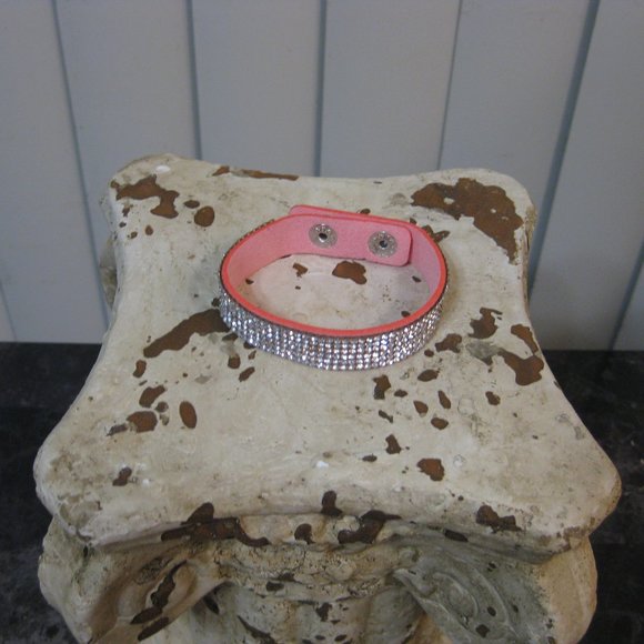 NWOT Guess pink rhinestone cuff bracelet - Picture 2 of 5